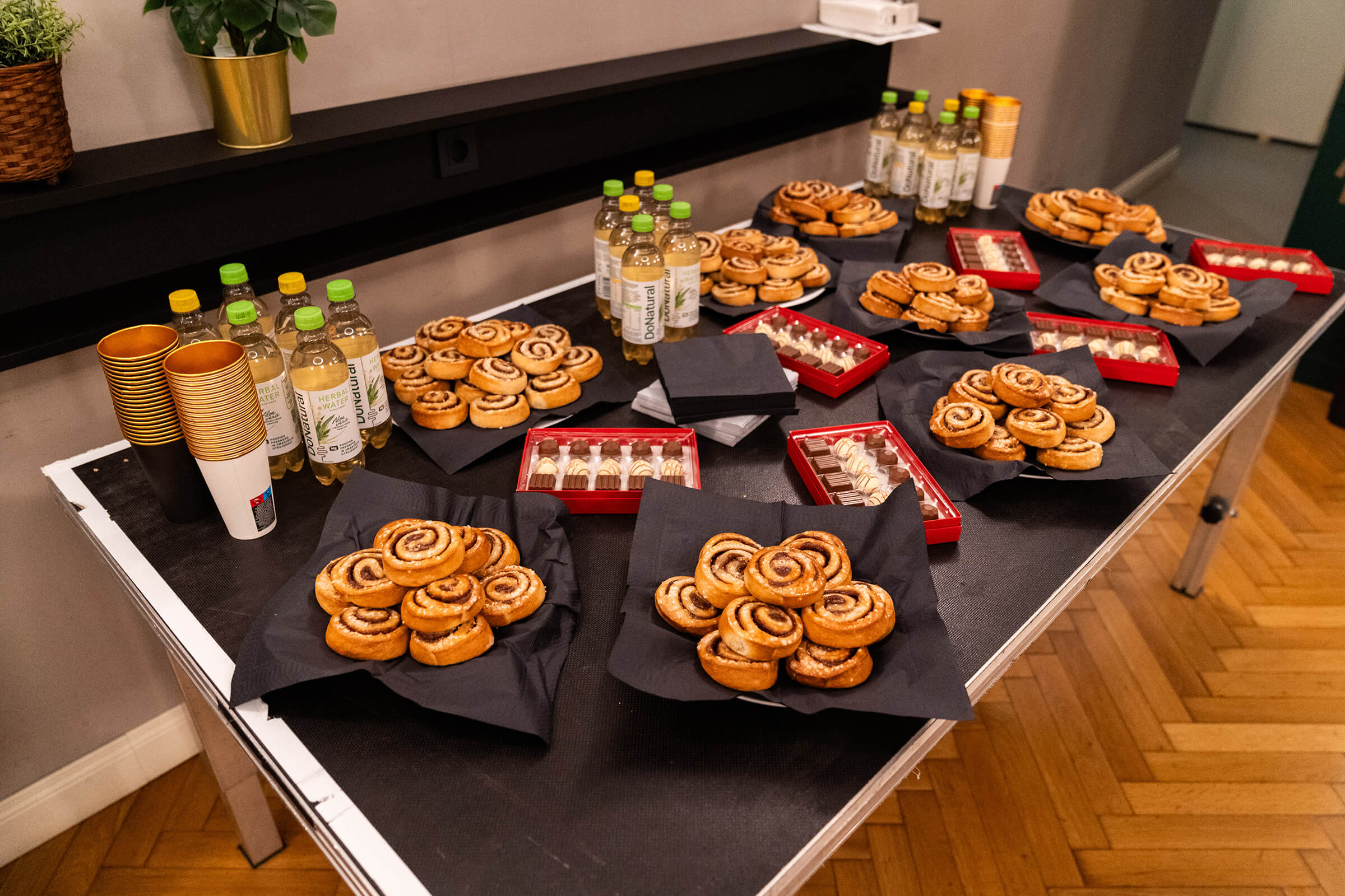 Društvo SOS telefon, Če bi stene govorile, V njeni koži, Lutkovno gledališče Ljubljana