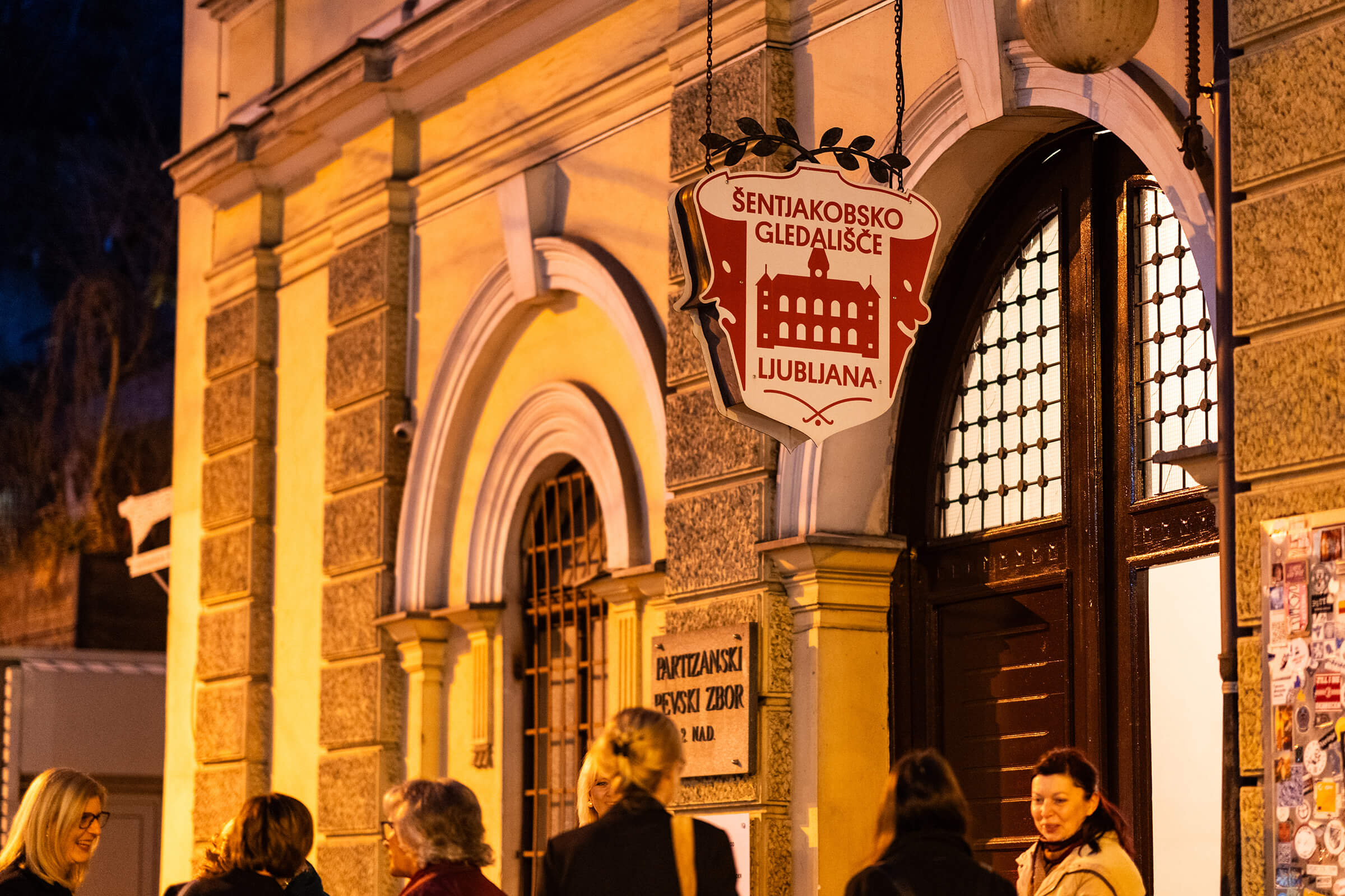 Društvo SOS telefon, Če bi stene govorile, V njeni koži, Lutkovno gledališče Ljubljana