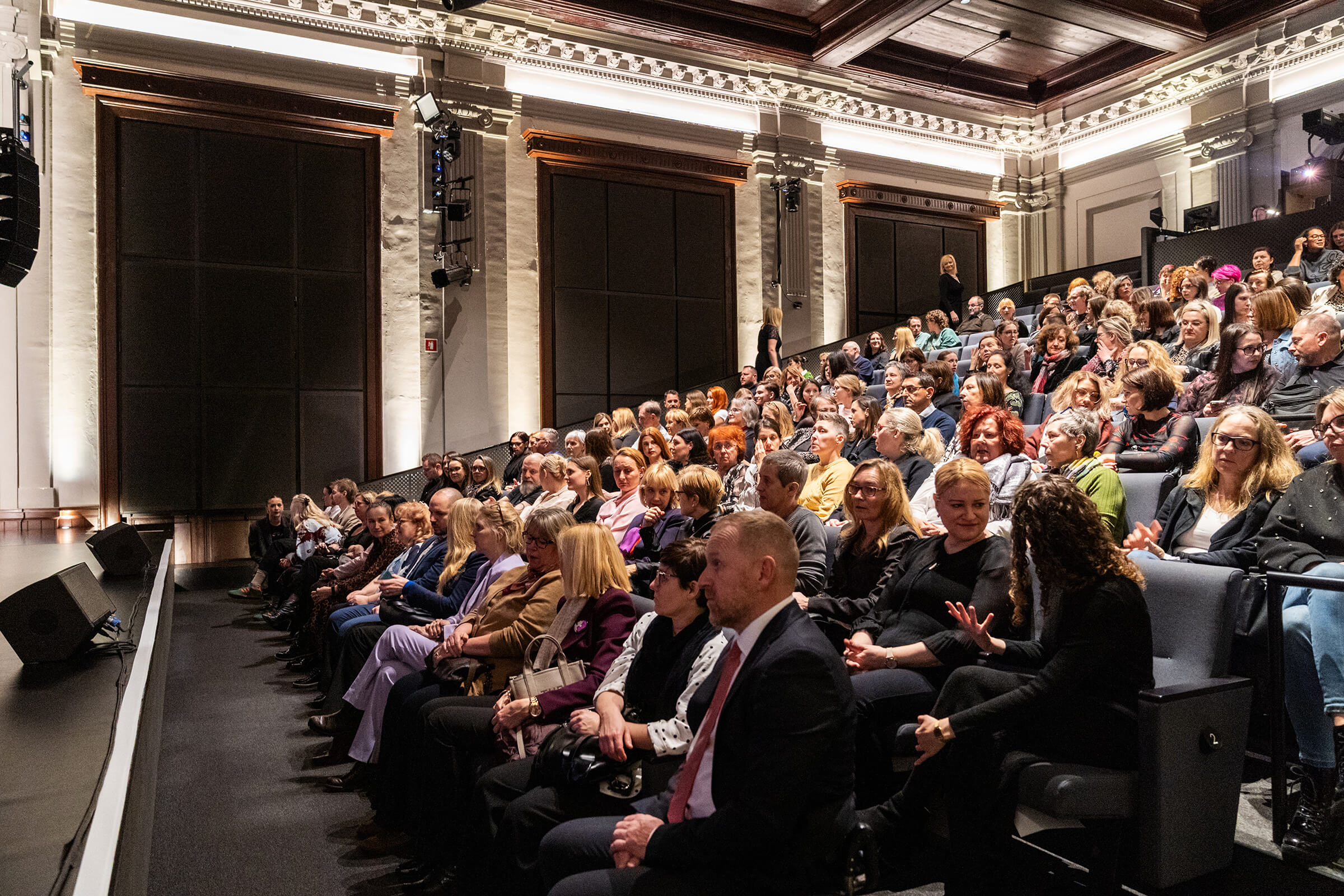 Društvo SOS telefon, Če bi stene govorile, V njeni koži, Lutkovno gledališče Ljubljana