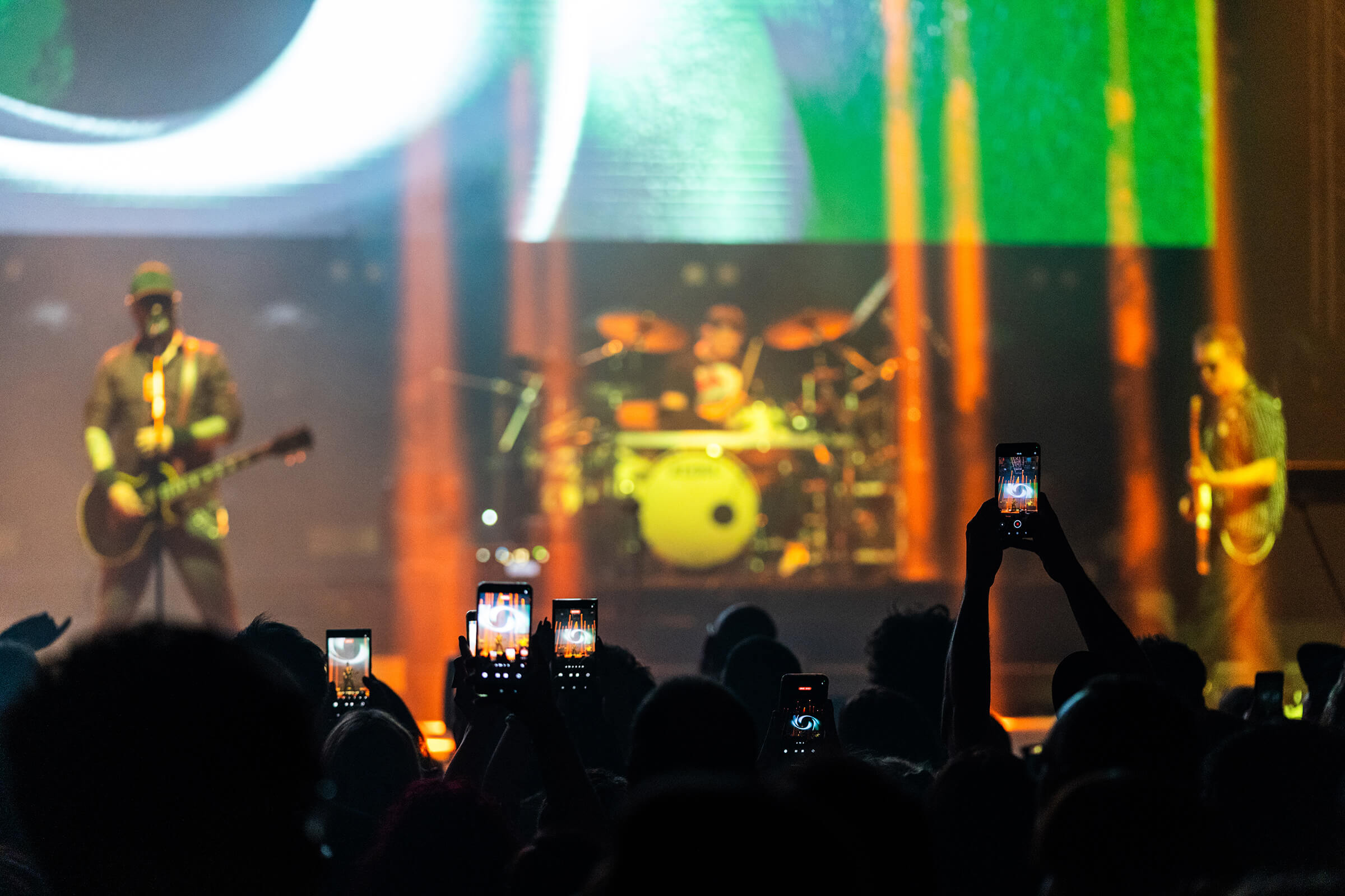 Phones, phones everywhere, Siddharta Unreleased, Maribor, 2026, Photo Marko Alpner.